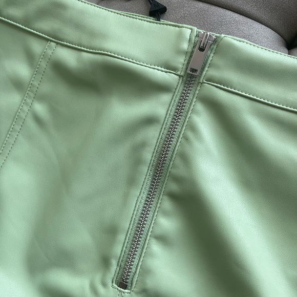 Pale green faux leather skirt size XL NWOT - Picture 3 of 11